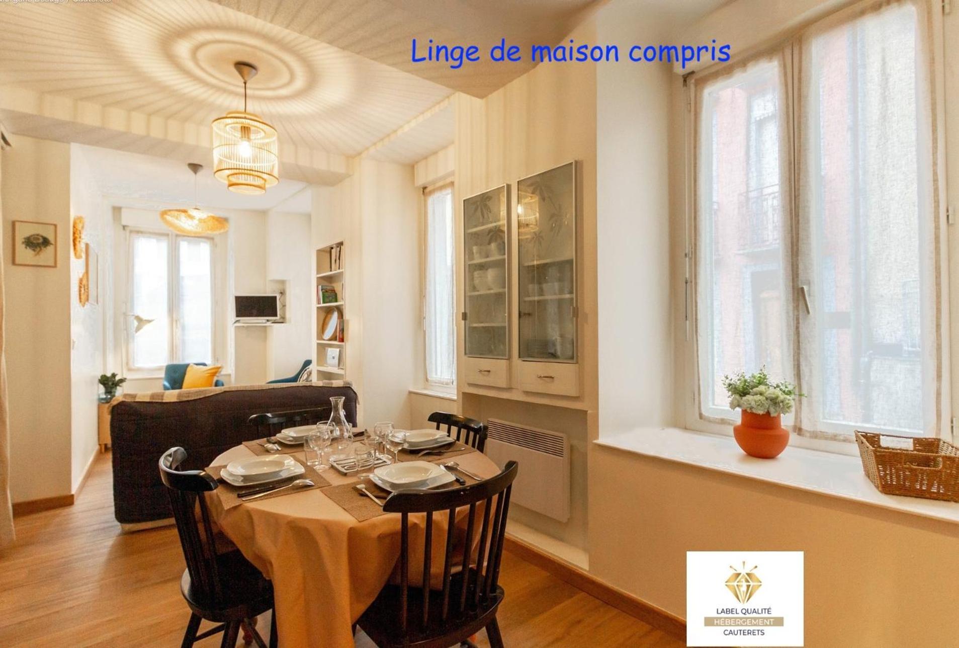 Charmant Appartement Au Calme En Plein Centre Ville Avec Wifi Et Linge De Maison Inclus 코트레 외부 사진